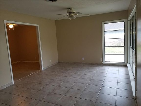 4th image of 5410 Meadow Creek Ln