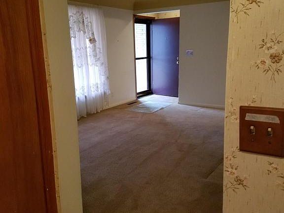 5th image of 102 W Norton Ave