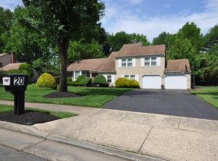 20 Woodland Cir, Manalapan, NJ