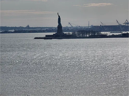 Rented by BATTERY PARK CITY RESIDENTIAL LLC | media 11