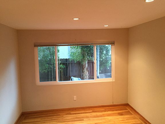 2nd image of 546 Hawthorne Ave