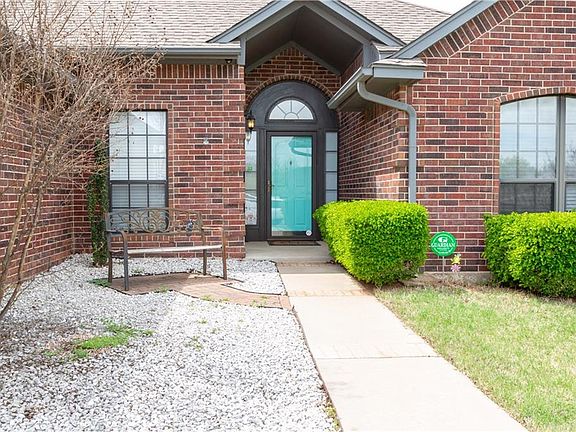 3rd image of 517 Nathan Ln