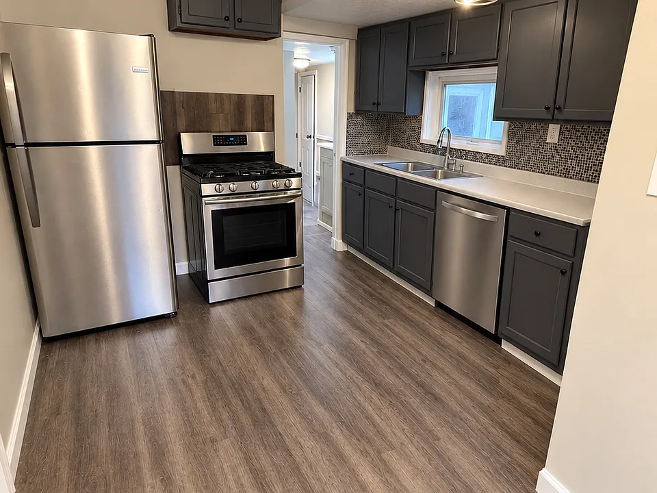 564 W Shore Blvd