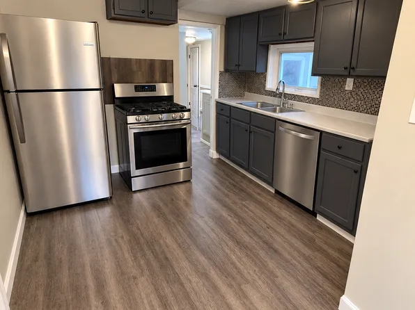 564 W Shore Blvd, Sheffield Lake, OH 44054