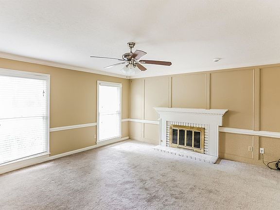 4th image of 3070 Edgeworth Ln