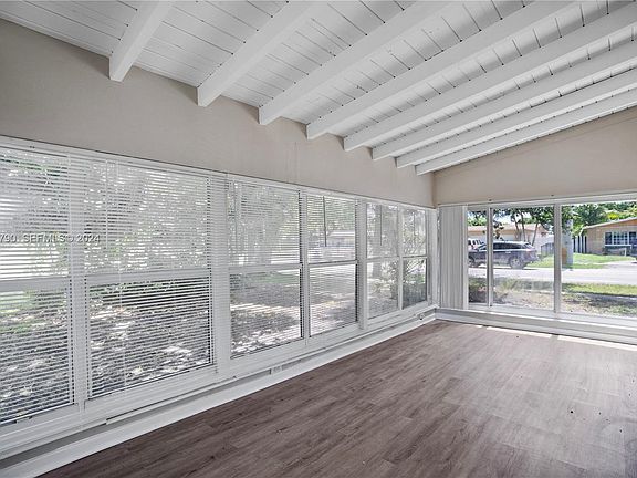 5th image of 500 SW 31st Avenue