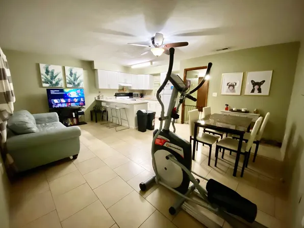 821 NW 13th St APT 7, Gainesville, FL 32601