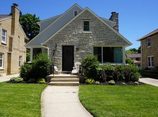 2514 Lefeber Ave, Wauwatosa, WI 53213
