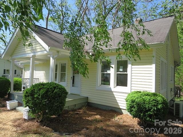 736 Country Club Dr