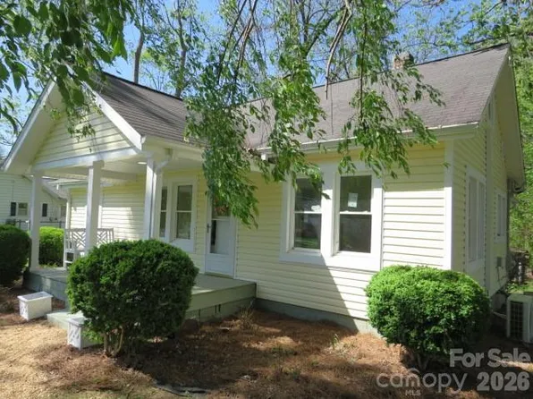 736 Country Club Dr, State Road, NC 28676