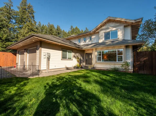 574 Veterans Rd, Sunshine Coast, BC V0N 1V4