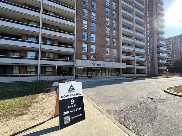 9 Lisa St, Brampton, ON L6T 4E7
