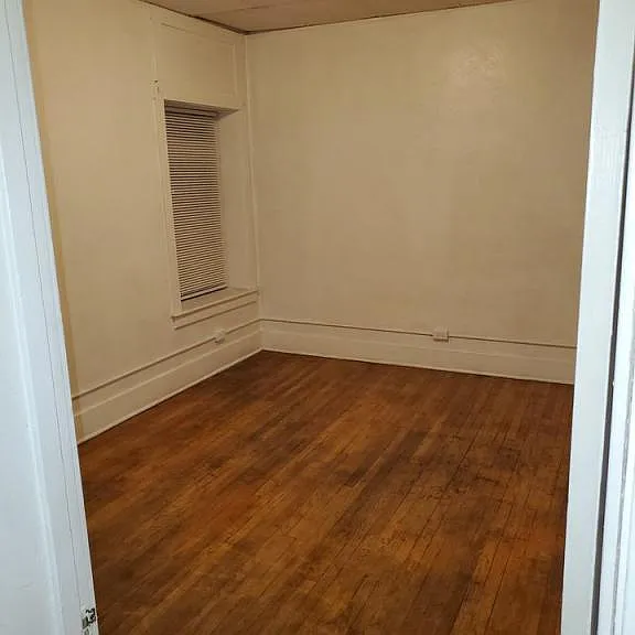 11 1/2 N Van Buren Ave #302 — Photo 3