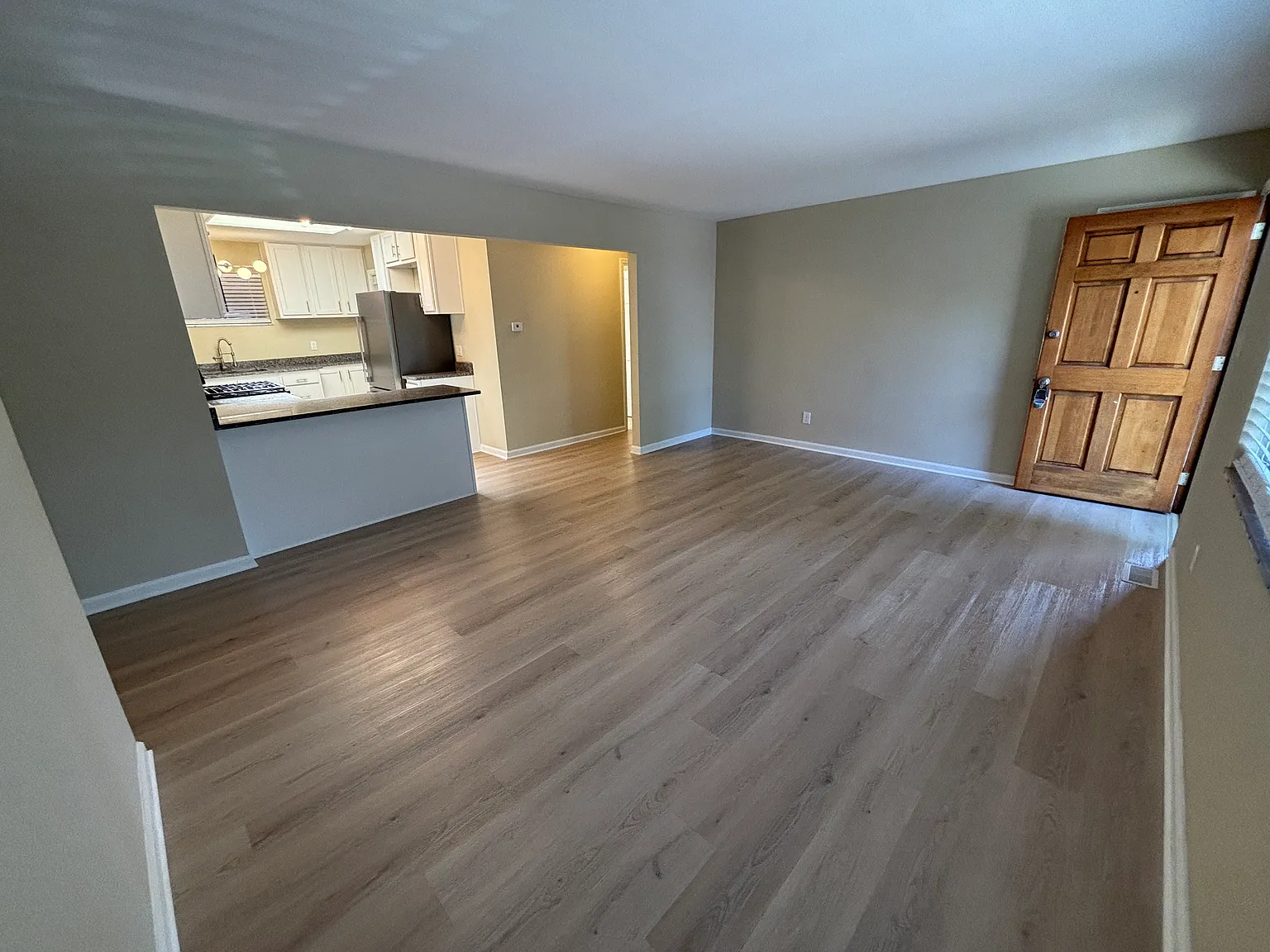 2 bed, 876 sqft, $1,595 — Photo 3