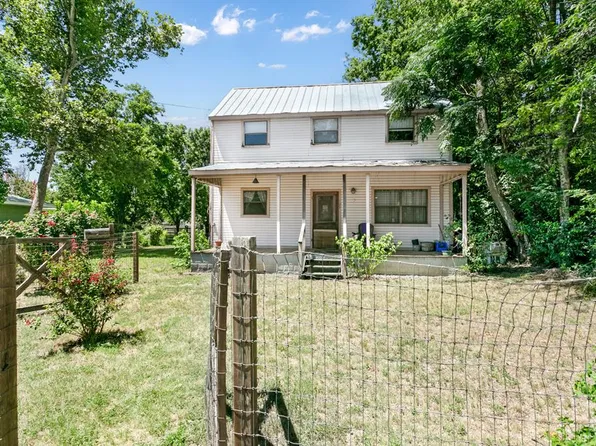 109 W Centre St, Fredericksburg, TX 78624
