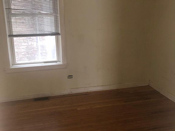 2nd image of 537 N Central Park Ave APT 1