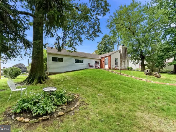 4 N Garfield Ave, Glenolden, PA 19036