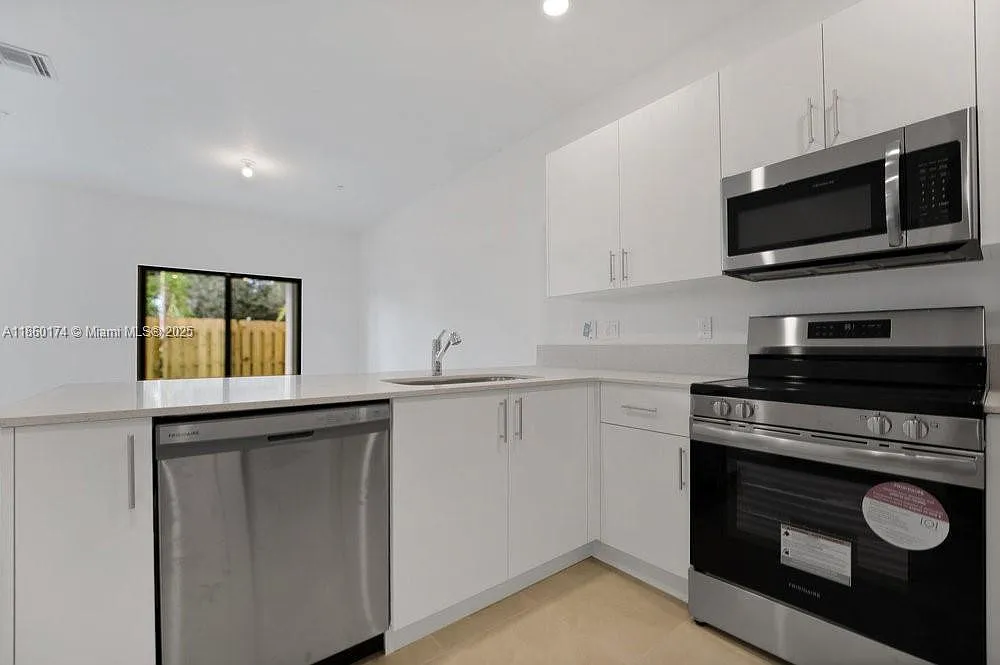 3 bed, 1756 sqft, $3,500 — Photo 3
