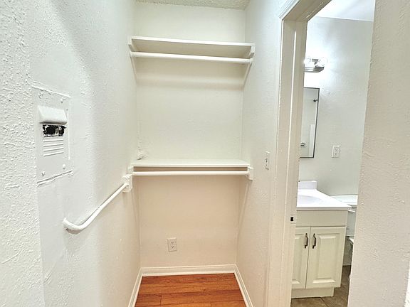 4th image of 7535 Whitsett Ave #11