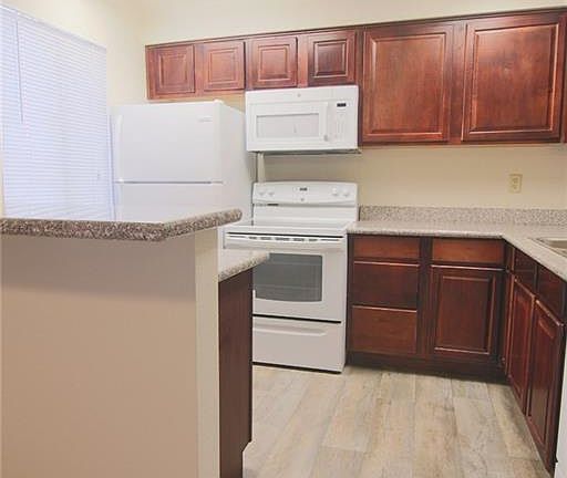4th image of 5221 River Glen Dr Unit 196