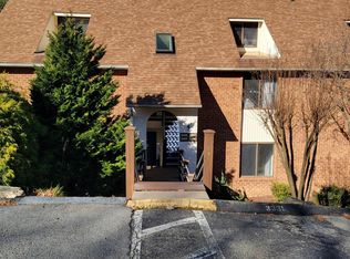 3333 Forest Ridge Rd, Roanoke, VA 24018