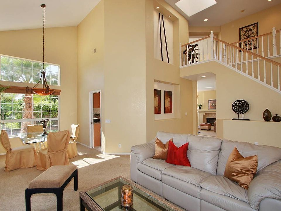 Light, Bright entry!