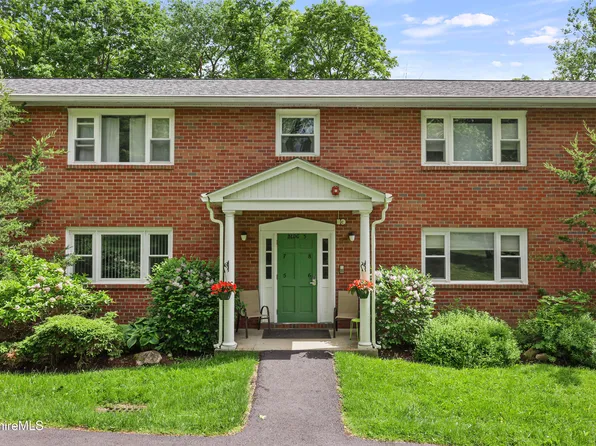 5 Morgan Mnr APT 8, Lenox, MA 01240