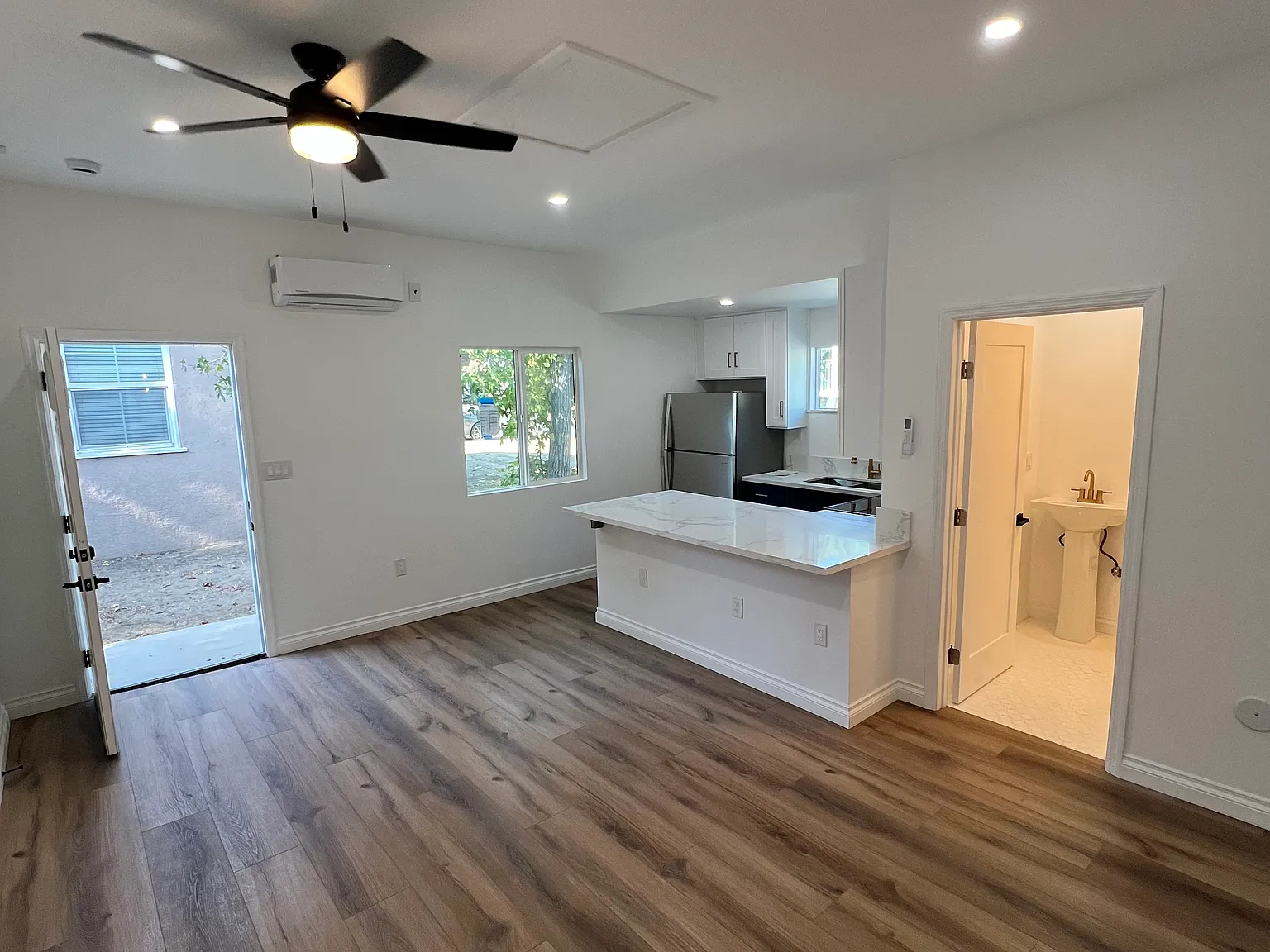 Studio, 375 sqft, $1,850 — Photo 2
