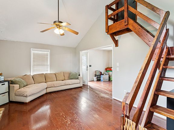 2nd image of 713 Jameson Rd