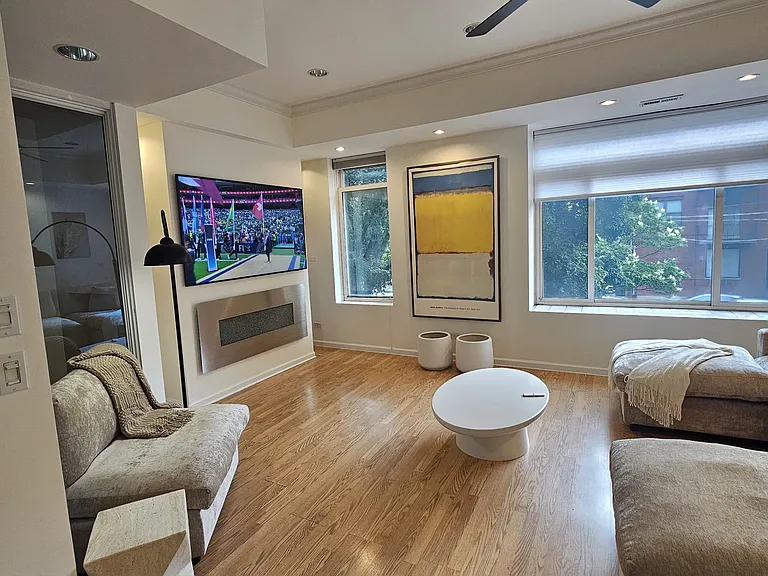 1712 N Ashland Ave #2F — Photo 2