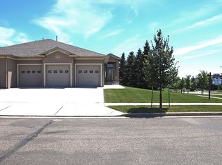 3011 Chisholm Trl, Bismarck, ND 58503