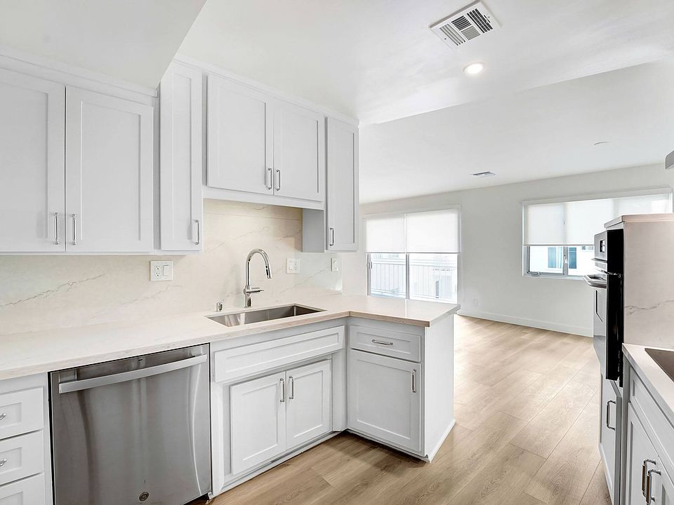 1st image of 8430 De Longpre Ave #305
