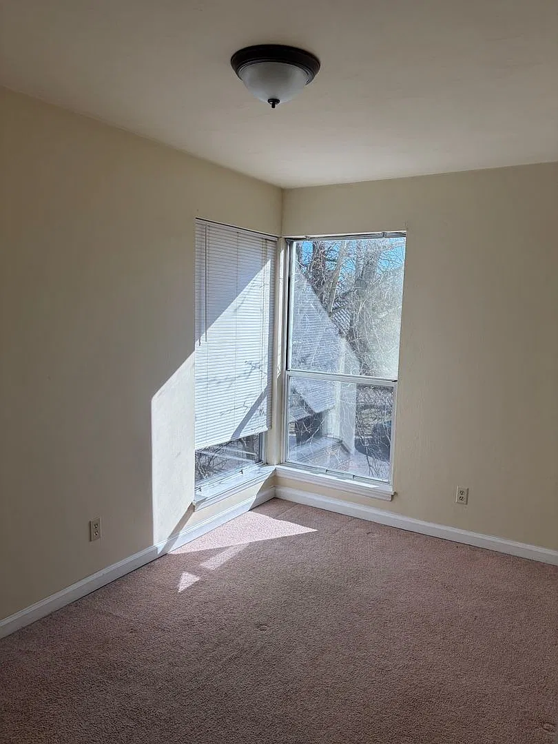 1400 Seneca Dr — Photo 4