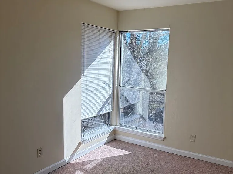 1470 Seneca Dr #G — Photo 5