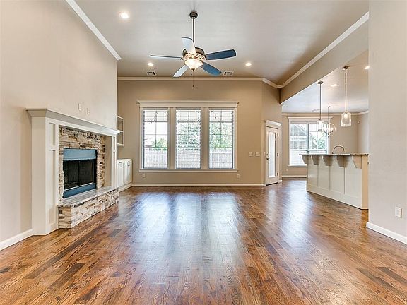 4th image of 3004 White Cedar Ct