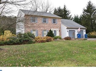 16 Forest View Dr, Wernersville, PA 19565