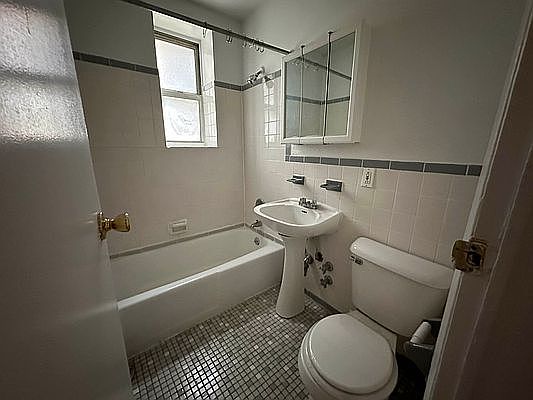 4th image of 125 Ashland Pl #1B