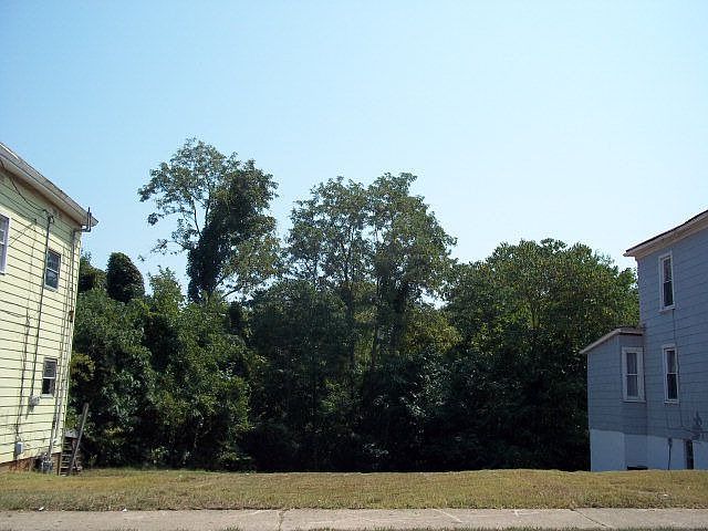 1st image of 426 Holbrook St