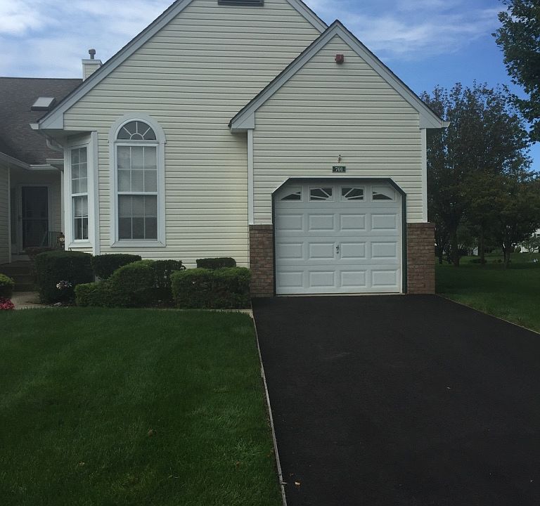 1st image of 701 Constance Ln
