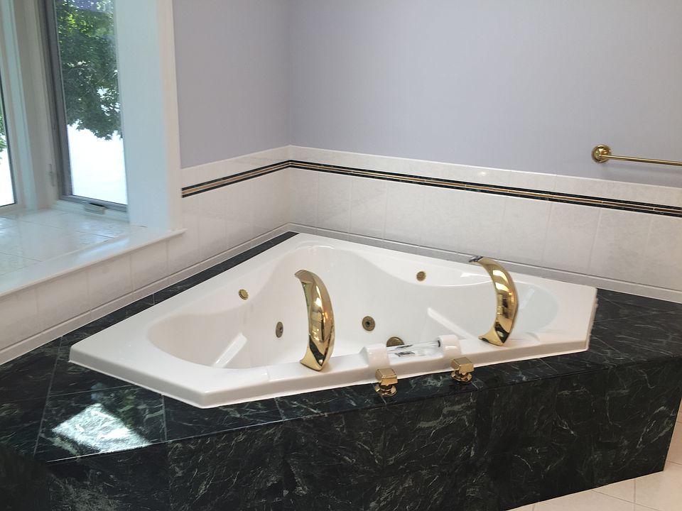 Master bath whirlpool
