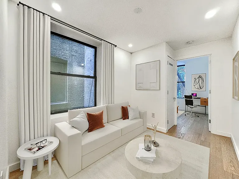140 W 4th St #2 — Photo 2