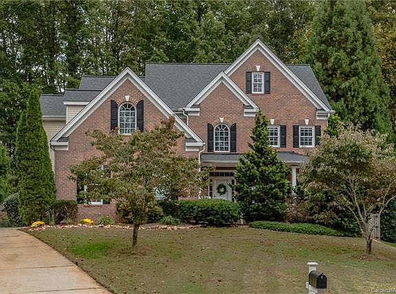 3rd image of 120 Fernbrook Dr