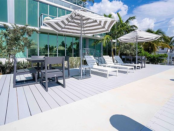 4th image of 1560 Drexel Ave #2
