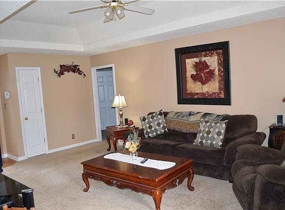 3rd image of 2657 Derby Dr