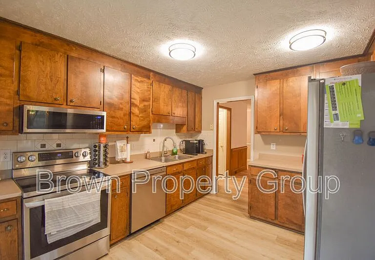 1651 Greenock Ave — Photo 21