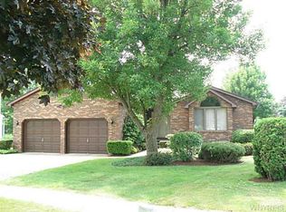 76 Melrose Rd, Grand Island, NY 14072