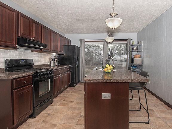 4th image of 5225 W Hillcrest Dr