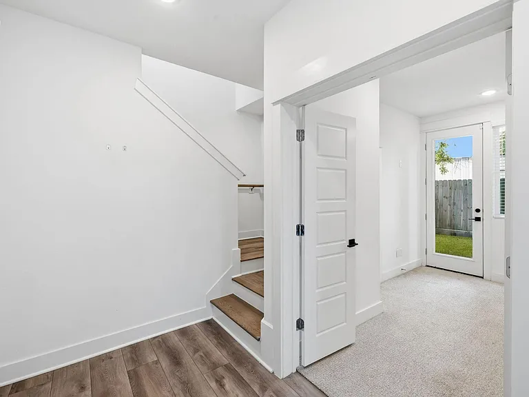 1404 Mansfield St — Photo 18