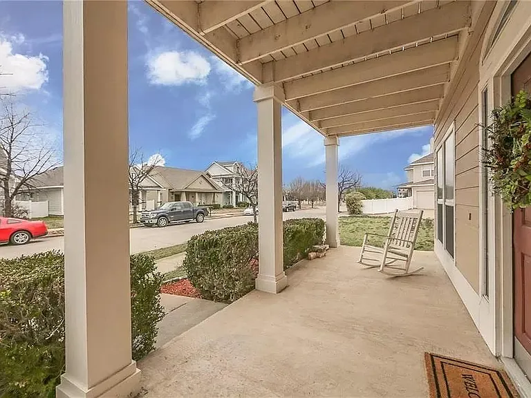 10215 Waterbury Dr — Photo 3