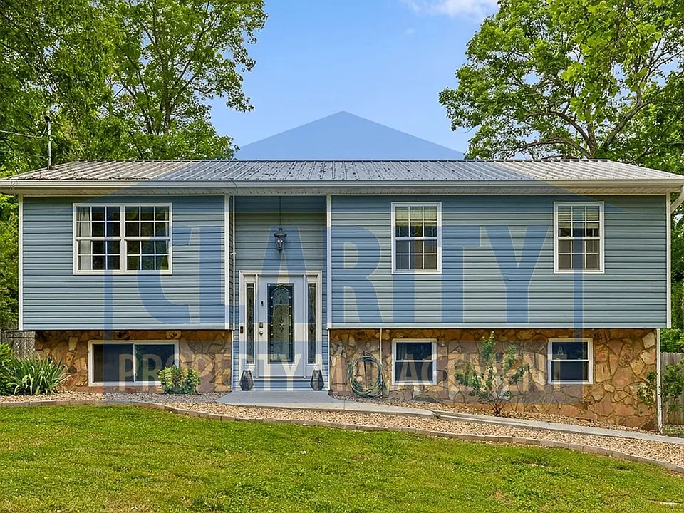 327 Homestead St NE